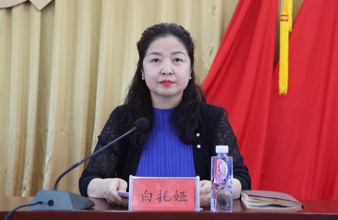 黨委副書記、院長(zhǎng)　白托婭